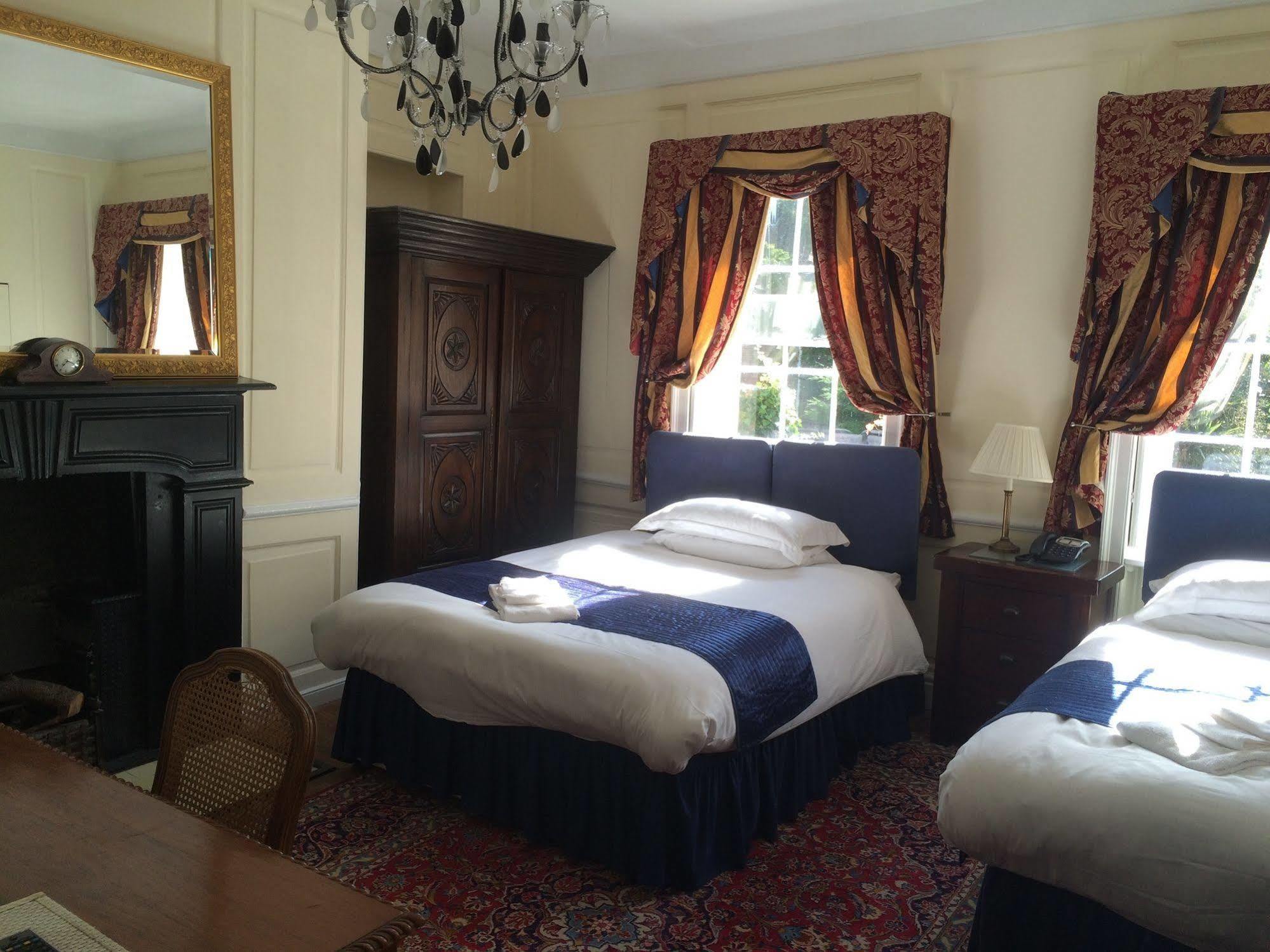 Harmondsworth Hall Guest House West Drayton  Exteriör bild